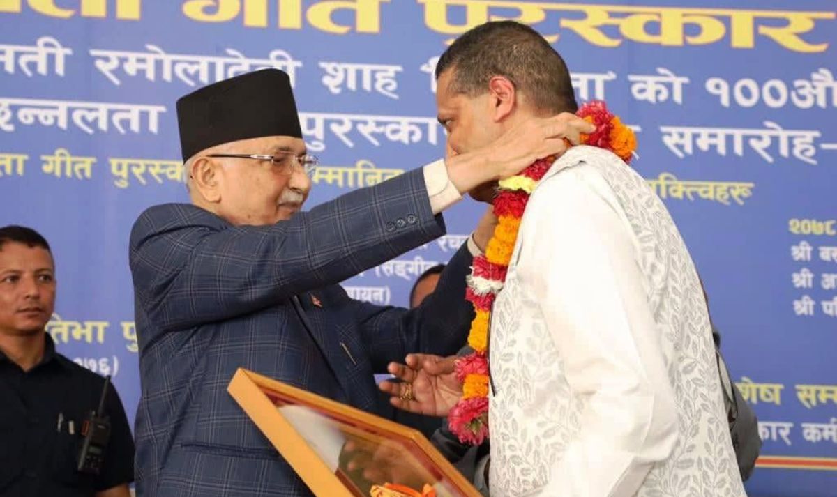 गीतकार वसन्त चौधरीले पाए ‘छिन्नलता गीत पुरस्कार २०७८'